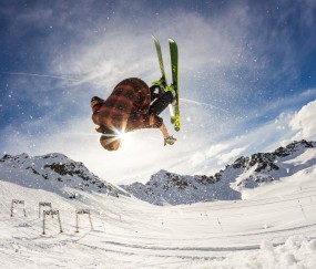 官方娱乐平台-TheShy剑指苍穹，电竞奇迹诞生！爆冷击败SKT创下历史纪录引爆全场，TheShy率队爆冷击溃SKT创历史，神级操作引爆全场奇迹之夜