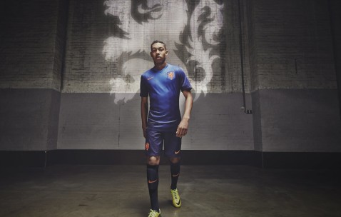 官方娱乐平台-孤独与重压，浓眉的低迷与加拿大教练的困境，折射国际篮球的残酷进化，孤独重压下球员与教练的双重困境，国际篮球进化论的真实写照