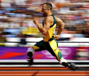 官方娱乐平台-列队致敬显风度，多特蒙德赛前礼遇曼城尽显竞技精神，多特蒙德列队致敬曼城，竞技精神与风度兼具