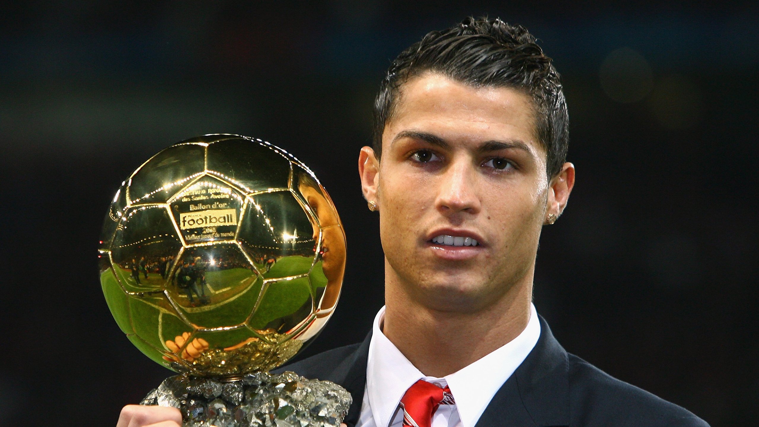 当申花破荒撞上拜仁高歌，一场跨越时空的足球信仰对话，申花破荒之夜，拜仁高歌之时，两段足球信仰的隔空共振