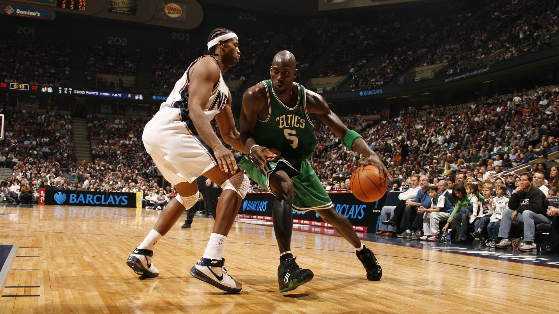 当足球超越胜负,利物浦重伤瞬间,格列兹曼率全队围拢祈祷的永恒画面,当足球超越胜负,格列兹曼率全队为重伤对手祈祷的永恒瞬间